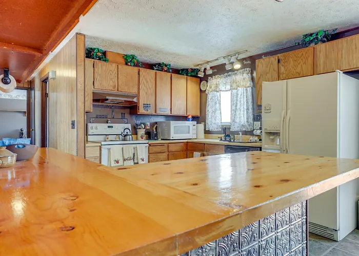 Charming Home: Hunt, Hike & Fish! Elk Mountain