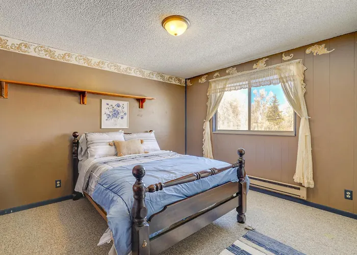 Hébergement de vacances Charming Home: Hunt, Hike & Fish!