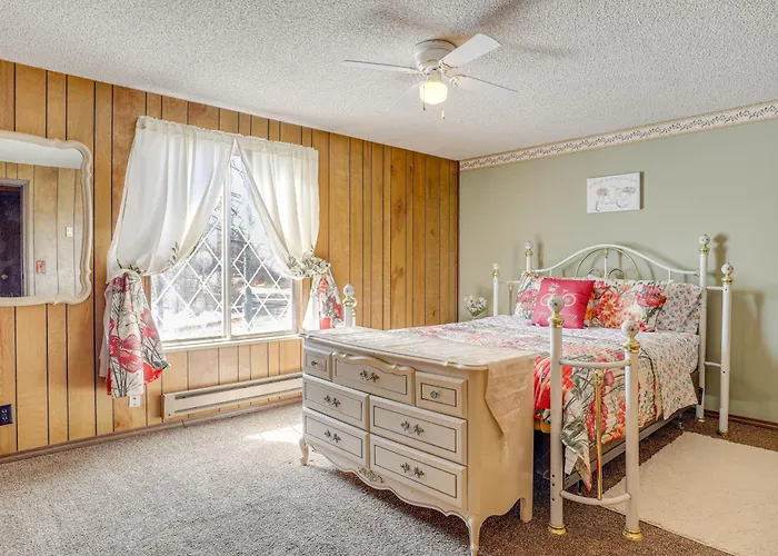 Charming Home: Hunt, Hike & Fish! Hébergement de vacances