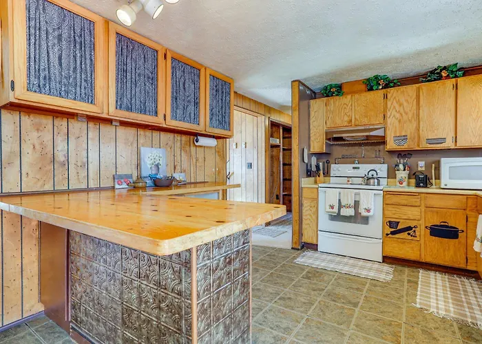 Charming Home: Hunt, Hike & Fish! *