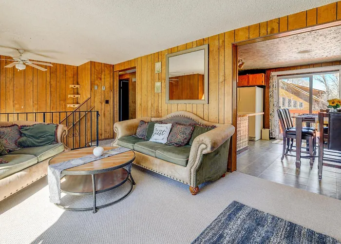 Charming Home: Hunt, Hike & Fish!
